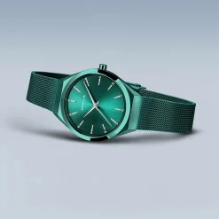 Bering Damen Armbanduhr Ultra Slim 29 mm 3 ATM Saphirglas SWAROVSKI ELEMENTS Slim Design Armband Milanaise 18729-888