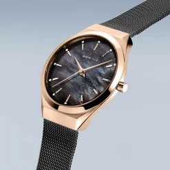 Bering Damen Armbanduhr Ultra Slim 29 mm 3 ATM Saphirglas SWAROVSKI ELEMENTS Slim Design Armband Milanaise 18729-166