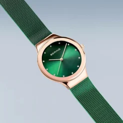 Bering Damen Armbanduhr Classic 34 mm 3 ATM Saphirglas SWAROVSKI ELEMENTS Slim Design Armband Milanaise 12934-868