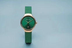 BERING Damen Armbanduhr Cassic Collection Edelstahl Armband und Saphirglas Green Lights 13326-868