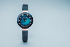 Bering Damen Armbanduhr Roségold glänzend, Blaues Perlmut-Zifferblatt Swarovski Elementen 1429-367