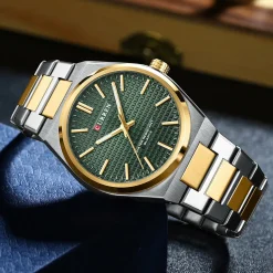 CURREN Men's Quartz Wristwatch with Stainless Steel Strap and Luminous Hands 8439