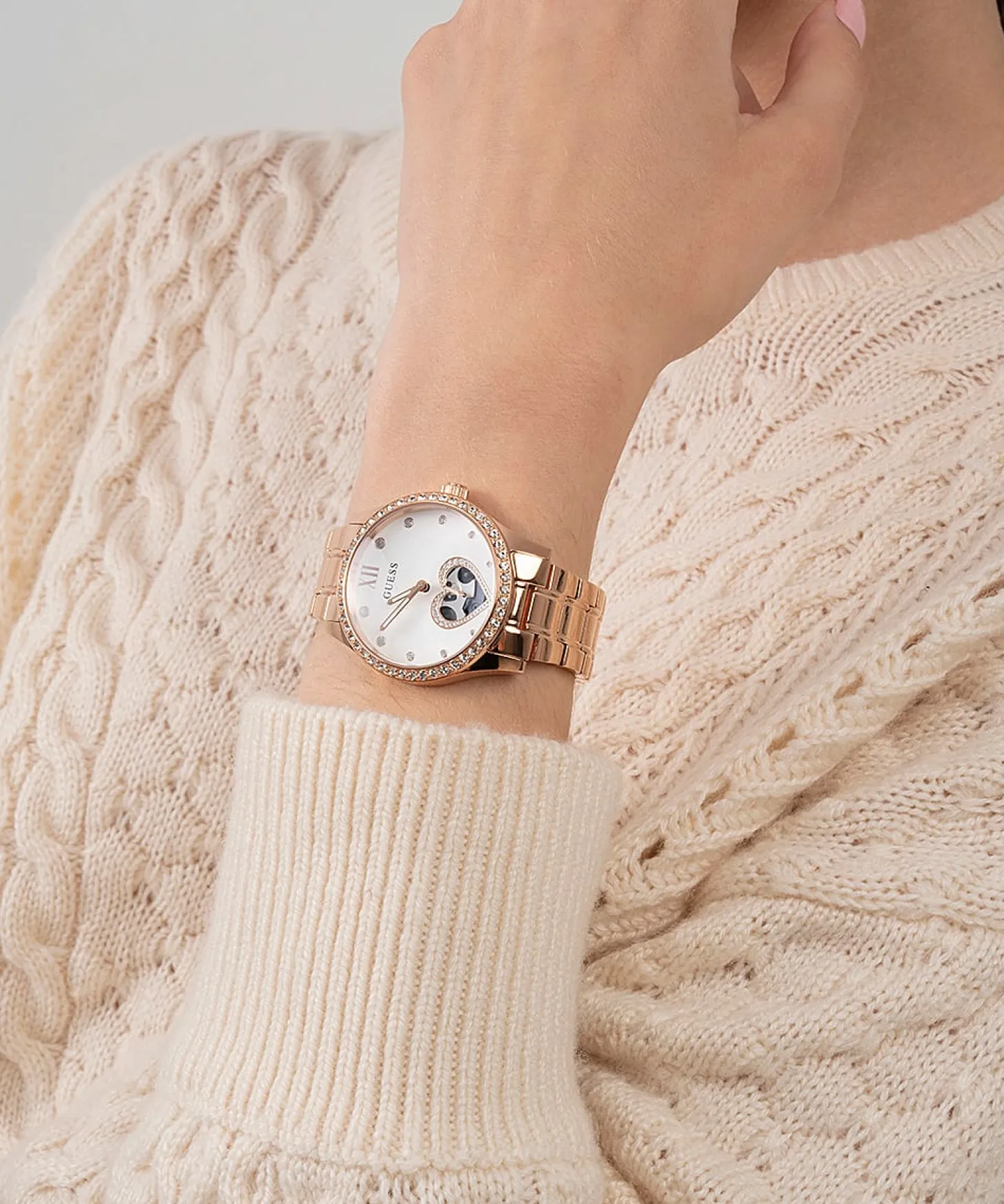 Guess Damen Armbanduhr Be Loved 38 mm Herz auf Zifferblatt Armband Edelstahl GW0380L3