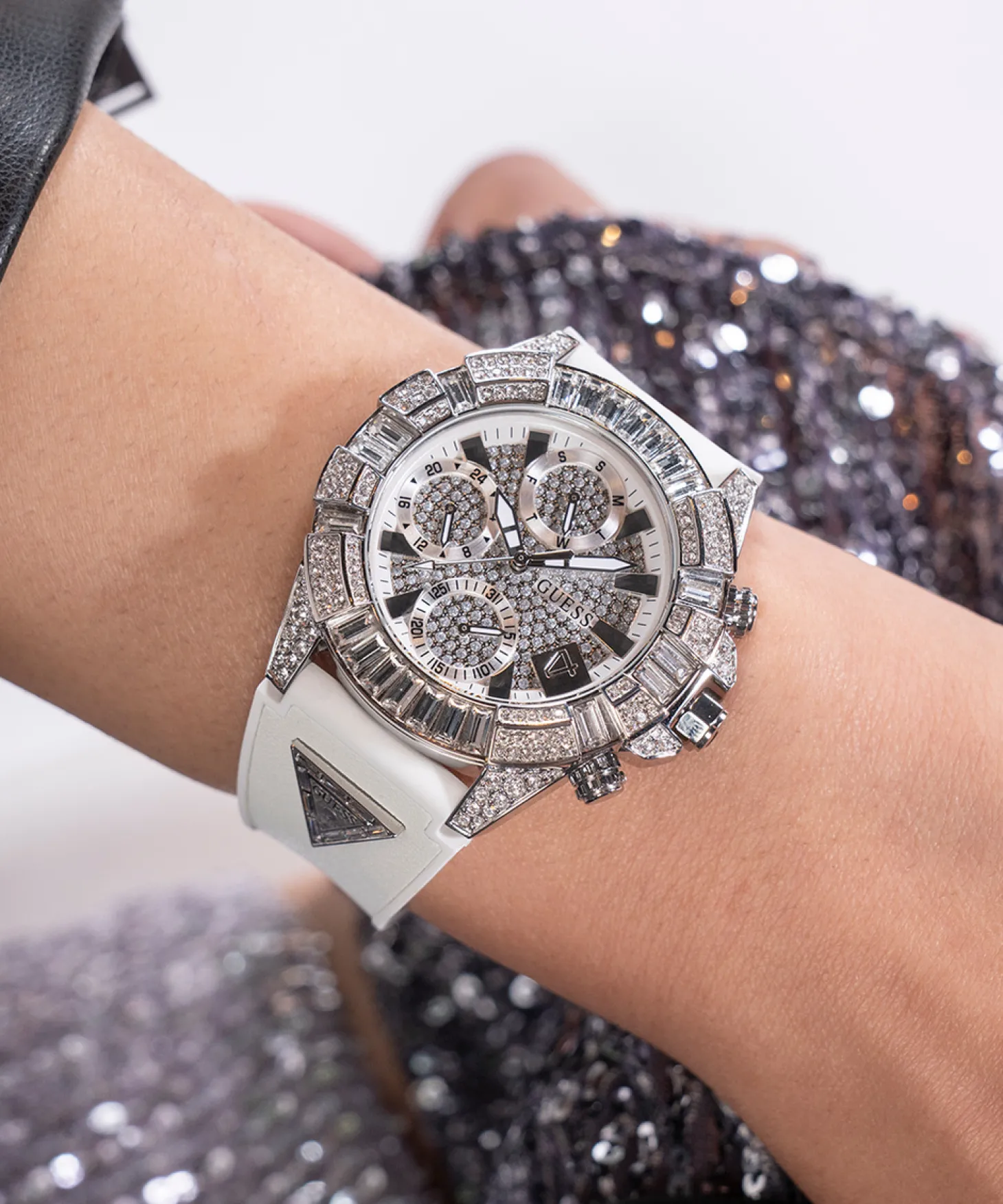 GUESS Damen Multifunktionsuhr 40th Anniversary Special Edition Weiß Silber GW0814L2