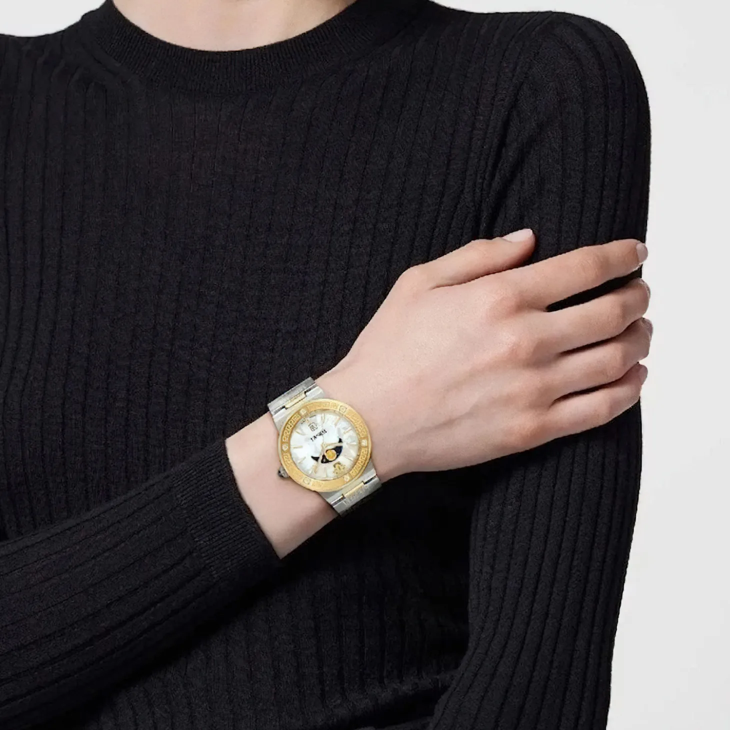 Versace Armbanduhr Greca Logo Moonphase Diamond VE7G00524 Silber-Gold