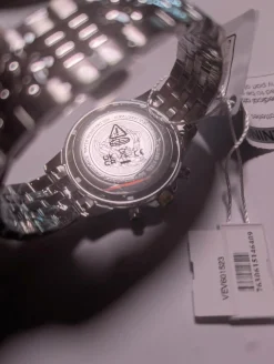 Versace Chronograph Signature Herrenuhr Silber Stahl Schwarz Zifferblatt 44mm VVEV6015 23