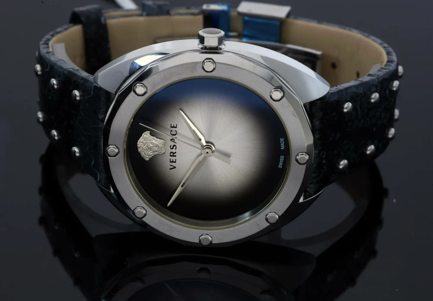 Versace Shadov Damenuhr Schwarz Leder Silber Edelstahl 38mm VEBM00118